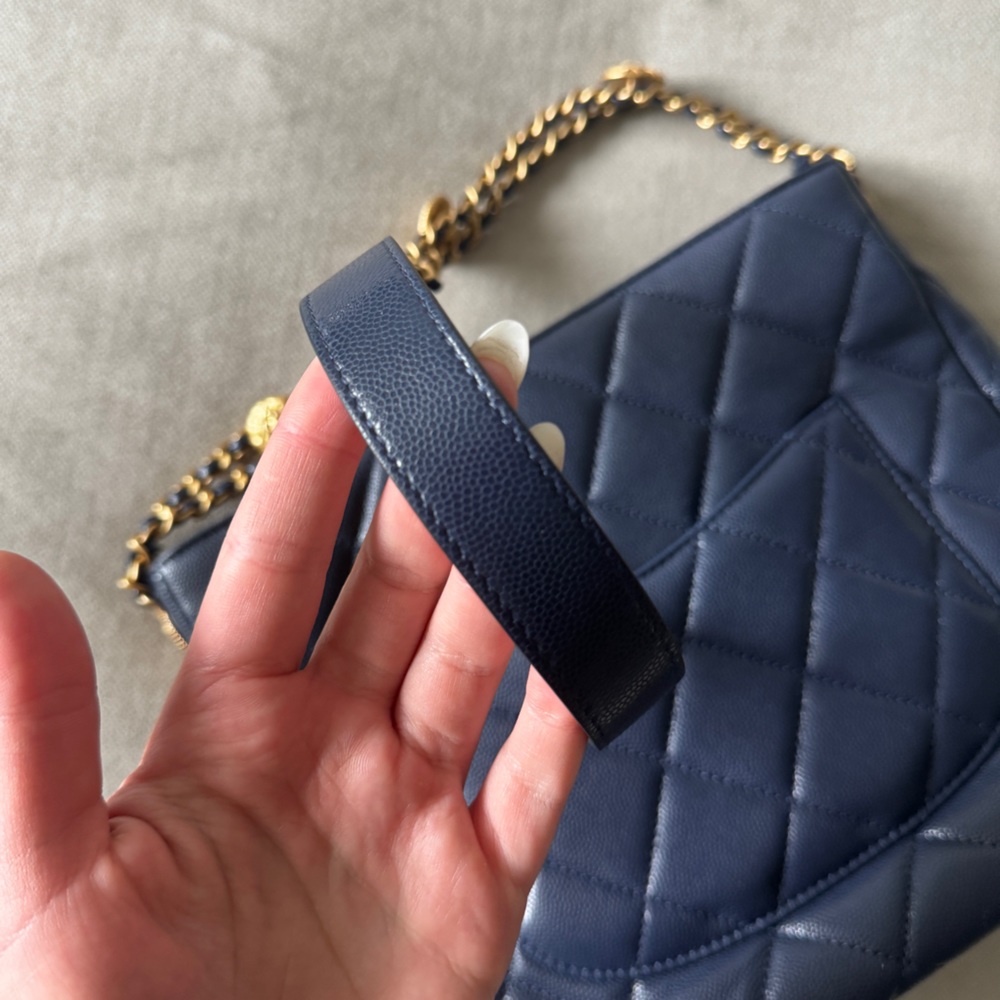 ⭐️CHANEL⭐️22A Twist Your Button Caviar Leather Hobo Shoulder Bag - Picture 12 of 16